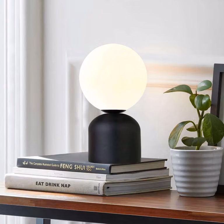 Opviq, lampada da tavolo moderna con struttura in metallo e paralume in vetro, 15 x 15 x 28 cm, nera | Attacco E27, max. 40 W, cavo da 100 cm, IP20 | Design elegante per ogni ambiente.