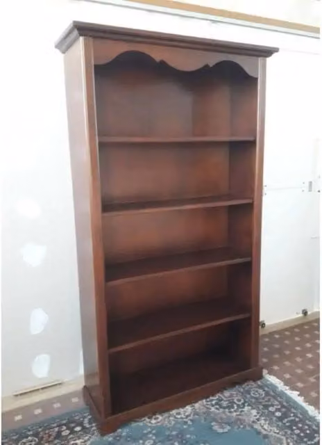 Libreria 4 ripiani in stile arte povera in legno massello e mdf con rifinitura in noce lucido 120x40x210 H