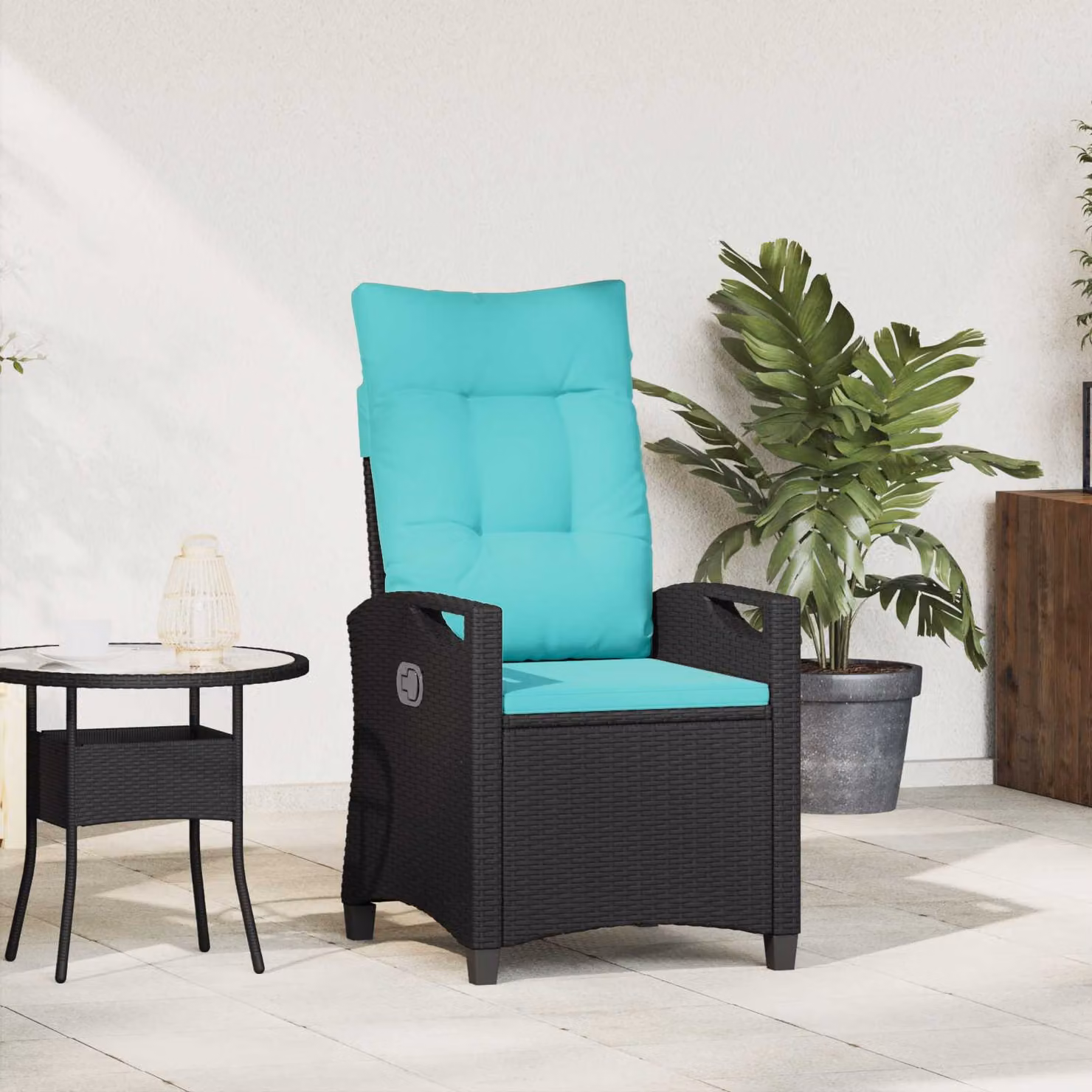 Sedia da giardino reclinabile vidaXL in metallo e rattan con braccioli, disponibile in nero o turchese, L/P/H: 56 x 60 x 112 cm