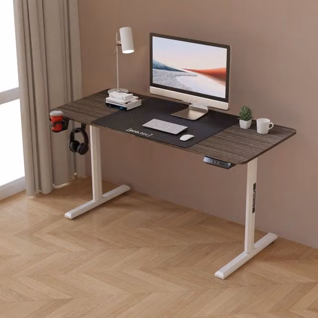 Scrivania Hayward pro.tec regolabile in altezza con sollevamento elettrico, colore marrone, L: 140 cm, P: 60 cm, H: 60-120 cm