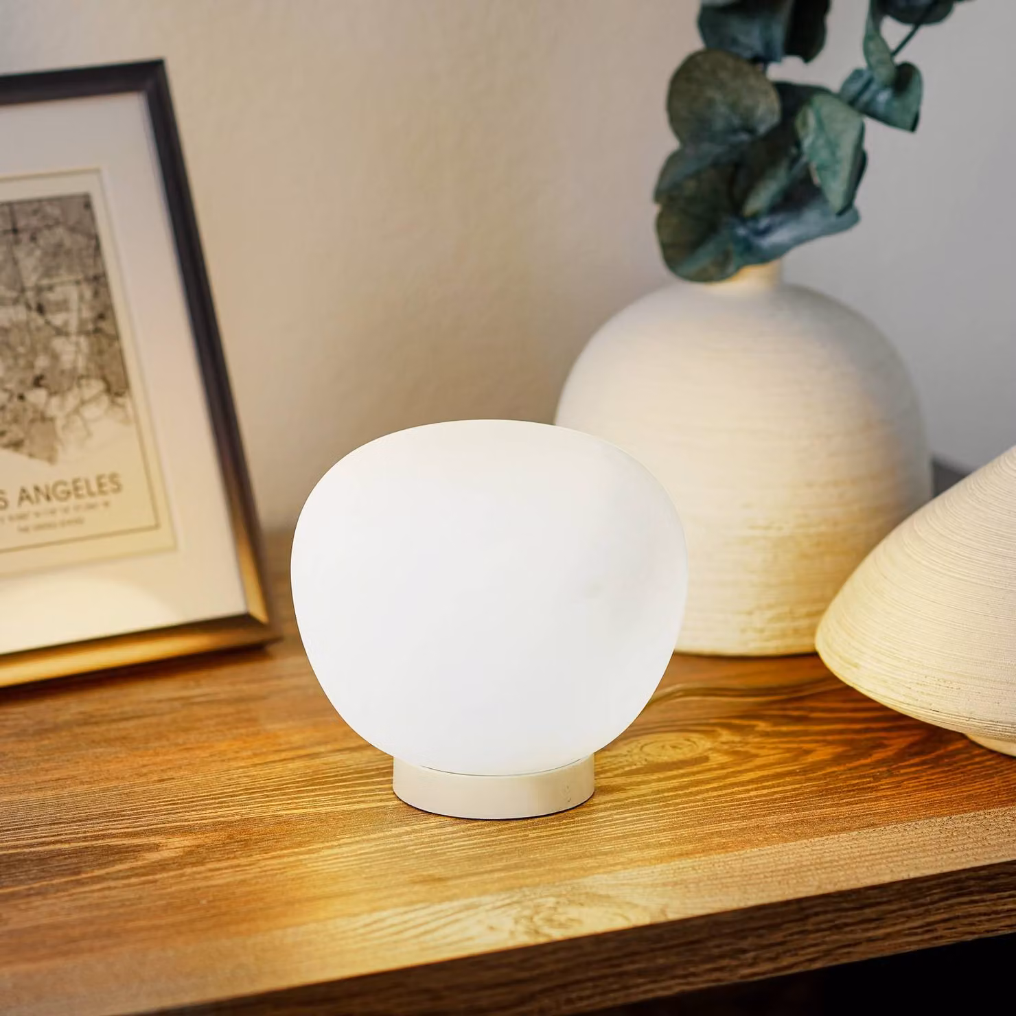 Fabbian Lampada da tavolo di design Lumi Mochi, Bianco / Opale, Soggiorno / Sala da pranzo, Vetro, Design, Lampada da tavolo