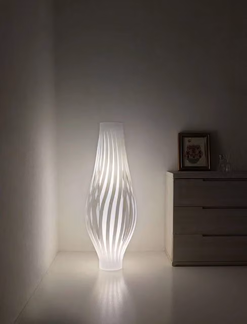 Lampada da terra Totem Dama Helios Linea Zero in polilux bianco Made in Italy – 1