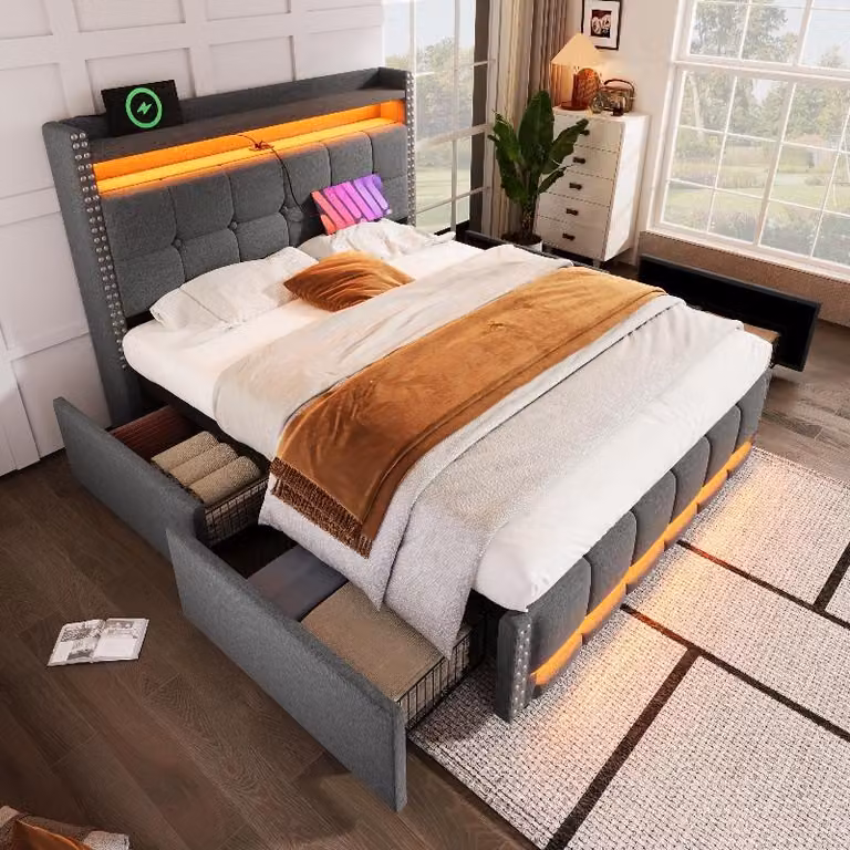 Letto imbottito 140x200 cm, color grigio, con illuminazione a LED, presa USB integrata nella testiera, ripiani, spazio contenitivo e 4 cassetti, rivestito in tessuto di lino