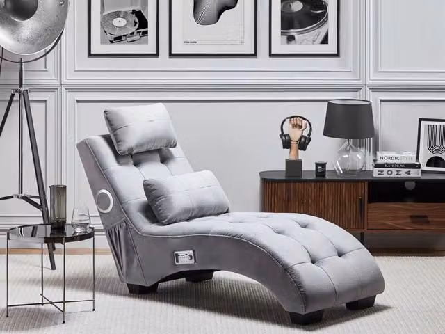 Chaise longue BELIANI in velluto grigio con altoparlante Bluetooth integrato e caricatore USB, design moderno curvo per soggiorno L/P/H: 157 x 82 x 66 cm