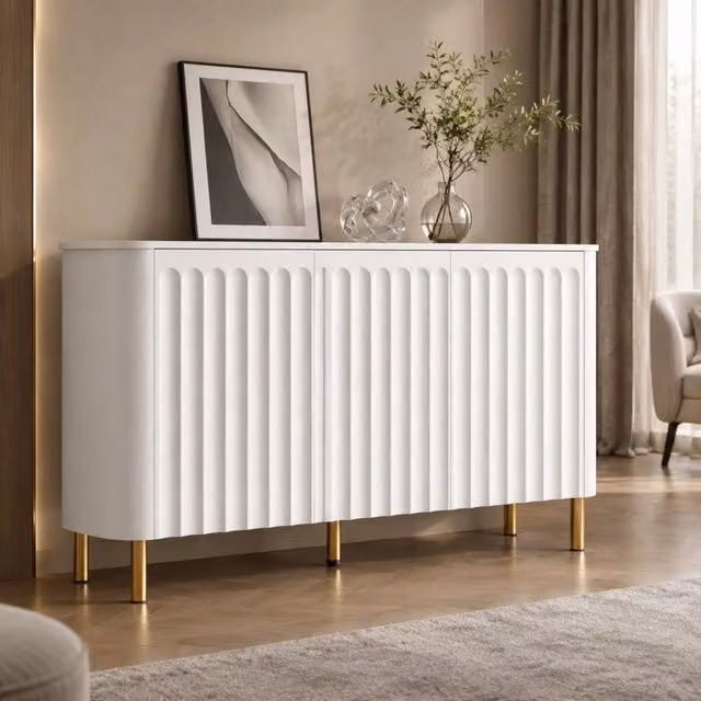 Desviae Credenza a 3 ante senza maniglie in MDF bianca con rilievi e piedi in metallo per soggiorno 135 × 36 × 78 cm