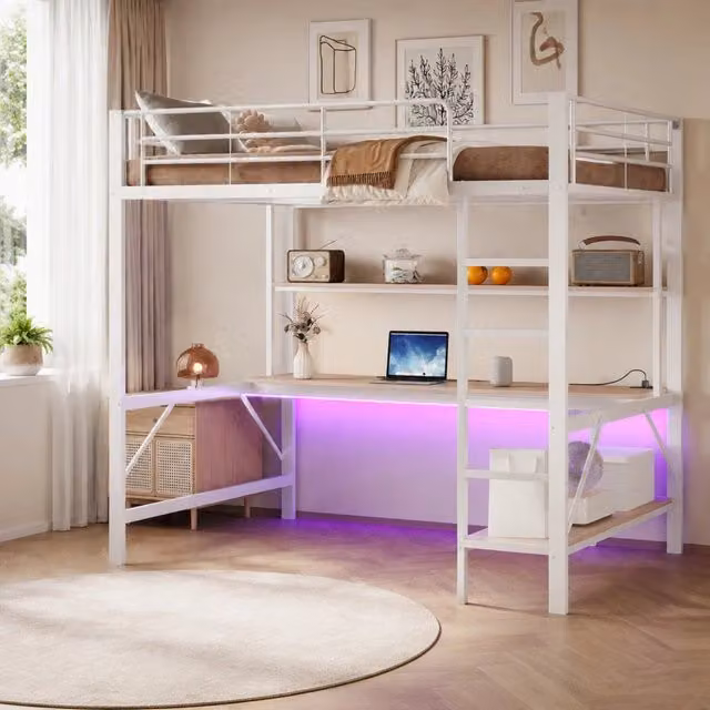 Letto a soppalco 140x200 cm con struttura in metallo bianco, scaletta, ringhiera, scrivania, prese USB e LED multicolore