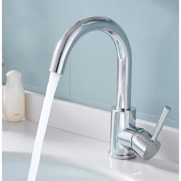 Miscelatore per lavabo, alto, girevole a 360°, finitura cromata