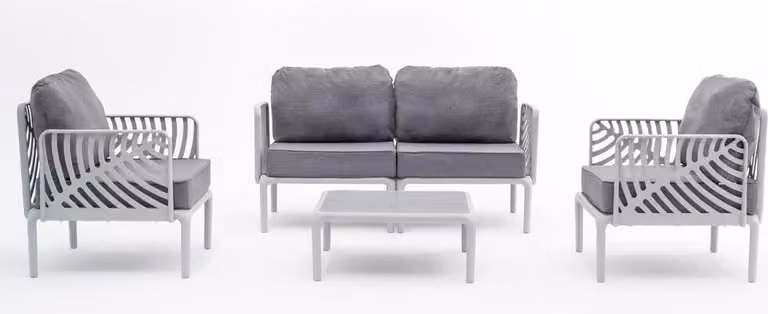 Set da giardino con divano a 2 posti, 2 poltrone e tavolo con piano in vetro temperato - Struttura in resina con fibra di vetro, cuscini da 12 cm e design ispirato alla natura - KENZIA - Grigio chiaro/grigio scuro