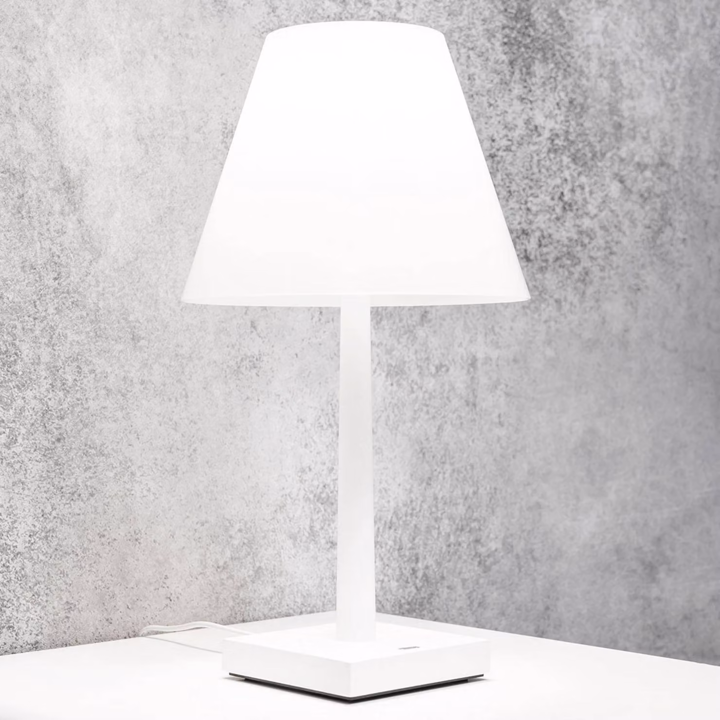 Rotaliana Lampada da tavolo a LED Dina+, dimmerabile, Bianco / Opale, Soggiorno / Sala da pranzo, Alluminio, Design, Lampada da tavolo LED
