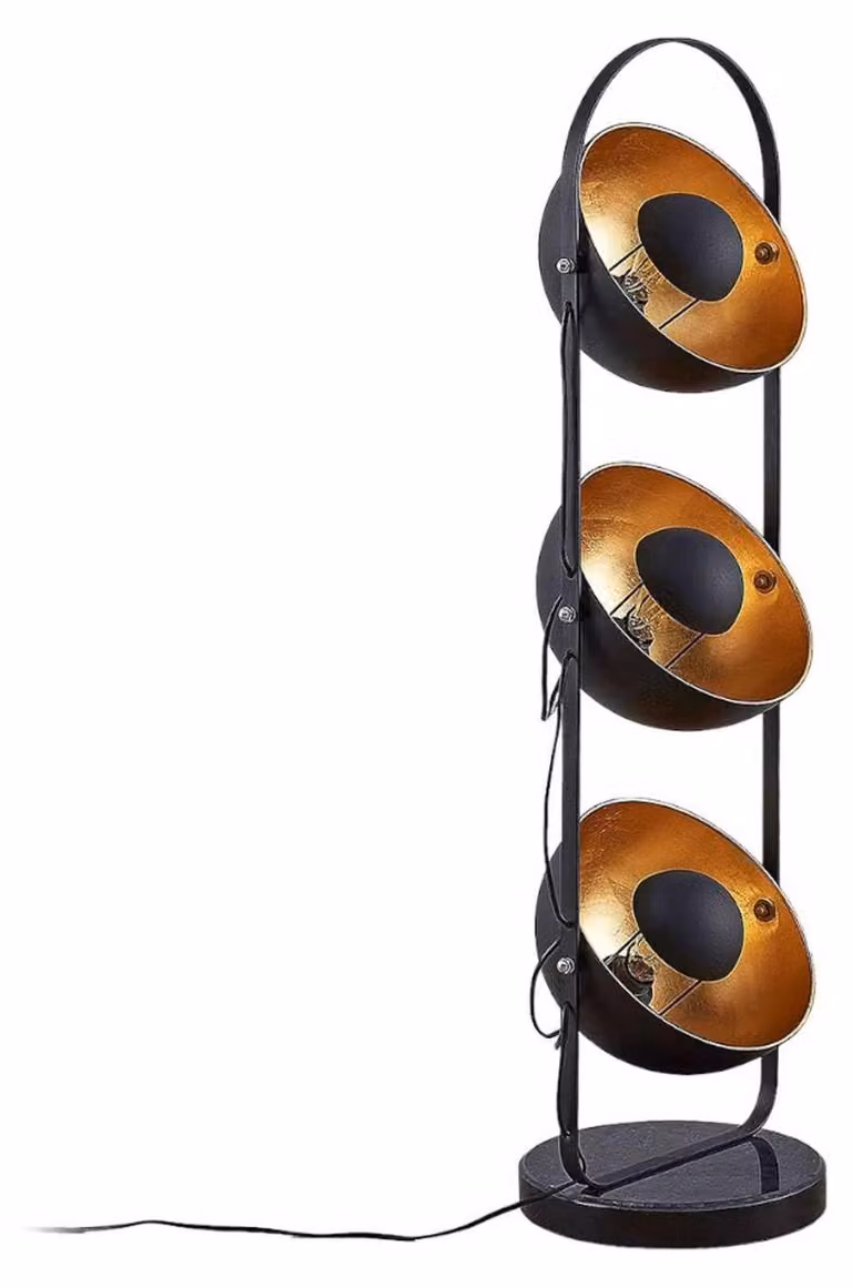 Lampada da terra elegante con tre paralumi regolabili, ideale per il soggiorno