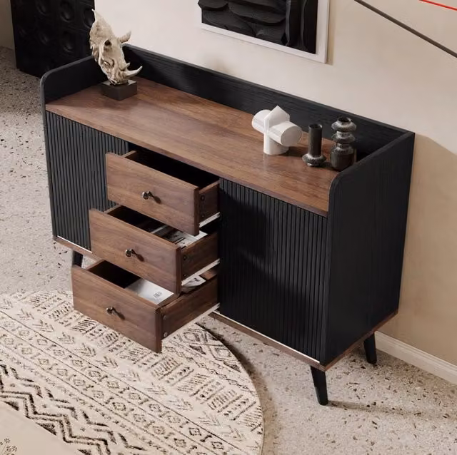 Sideboard 117.5x40x80 cm con 3 cassetti; ante scorrevoli e ripiani; nero e legno
