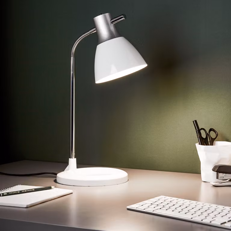BRILLANTE lampada da tavolo Jan | semplice lampada da tavolo | metallo/plastica | argento/bianco | interruttore a pulsante | 1x E27 max. 40 W