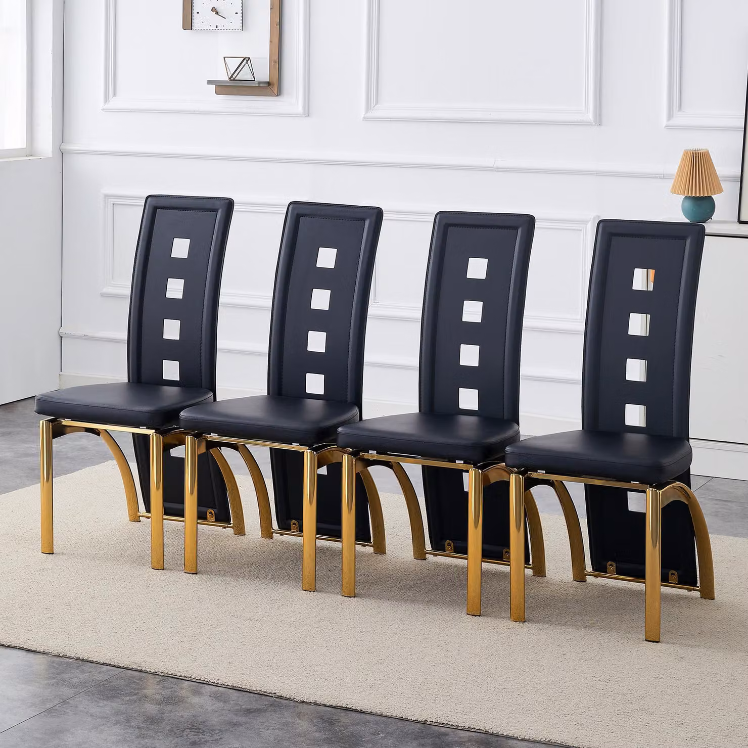 Set di 4 sedie da pranzo, motivo a fori, rivestimento in ecopelle, gambe in metallo, altezza 102,5 cm (nero e oro)