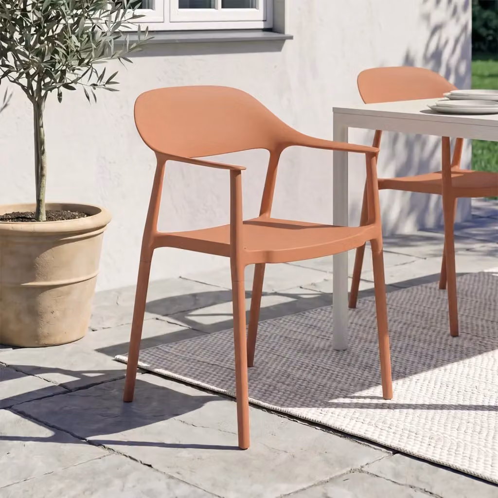 Set di 4 sedie da giardino impilabili IDMarket SUZON in polipropilene color terracotta con braccioli – 2