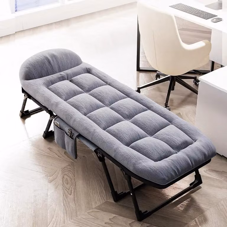 Letto da campeggio pieghevole con materasso e borsa portaoggetti