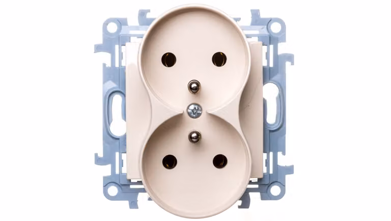 Simon 10 Presa doppia senza crema 16A 250V IP20 CGZ2M.01/41