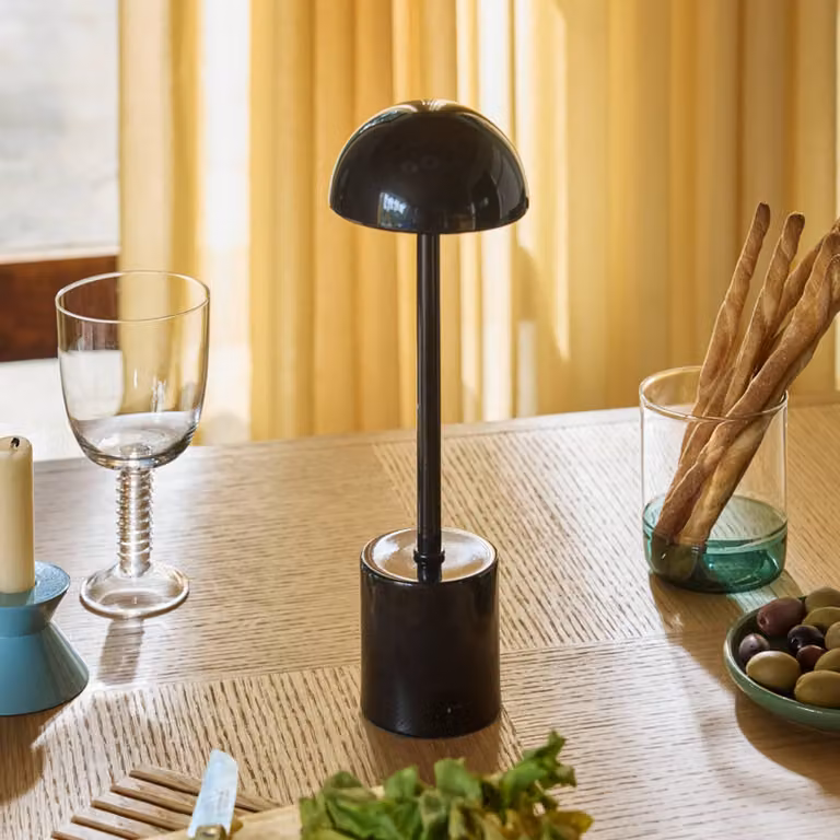 Hübsch Lampada LED da tavolo ricaricabile Taten, nera, altezza 30 cm, metallo dimmerabile, Nero, Metallo, Moderno