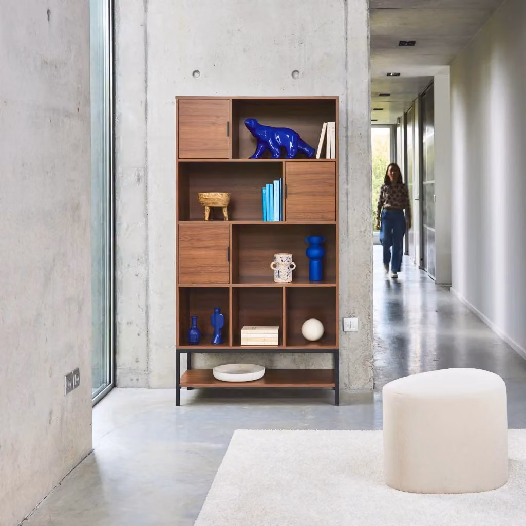 Libreria Sweeek con 9 scomparti in effetto legno noce e struttura in metallo nero, L/P/H: 171 x 40 x 90 cm – 2