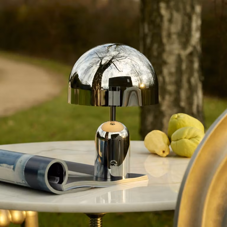 Tom Dixon Lampada da tavolo a batteria BELL PORTABLE, argento, 28 cm IP44 dimmerabile, Cromo / Argento, Soggiorno / Sala da pranzo, Plastica, Design