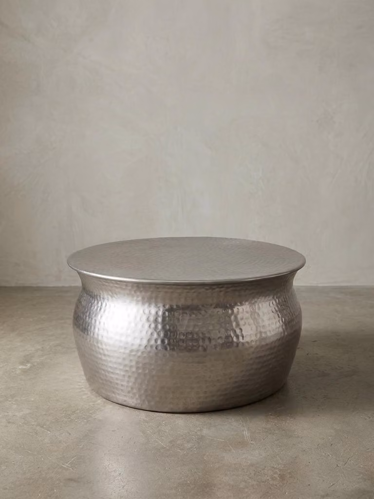 Tavolino da salotto 60x30,5x60 cm in alluminio argento Tavolino orientale rotondo, Tavolino da salotto in metallo martellato piatto, Tavolino da salotto di design moderno, Tavolino da salotto indiano piccolo