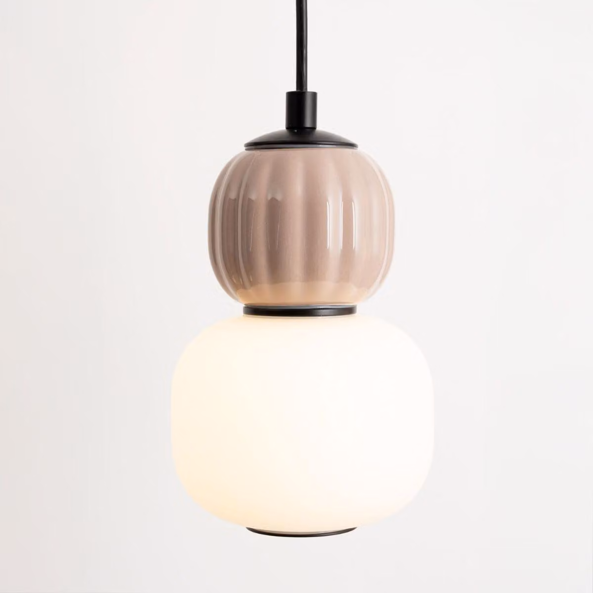 Lampada a sospensione LED scanalata MODERN bianco e nero 5W luce calda 330 lm vetro dim.: 149x12x12 cm IP20 Maxlight