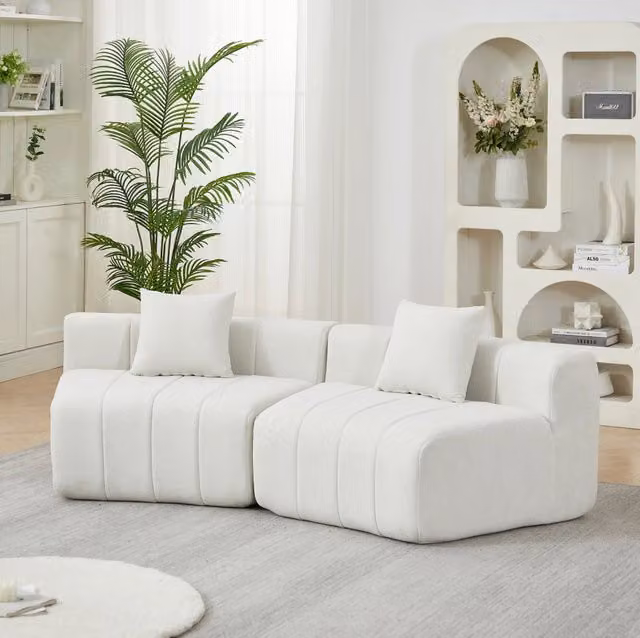Modulo divano curvo ULEVR in ciniglia beige con 2 cuscini, seduta stile tasti di pianoforte