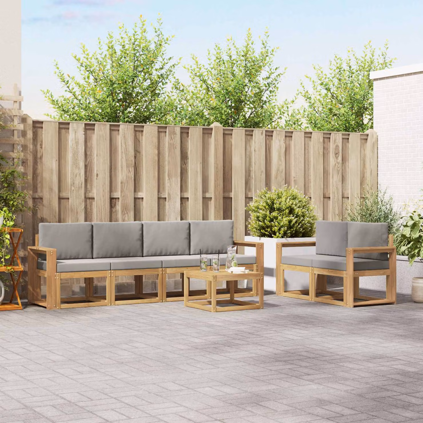 Set di divani da esterno vidaXL a forma di L composto da 7 pezzi con tavolino da caffè, in legno di acacia e tessuto bianco e grigio