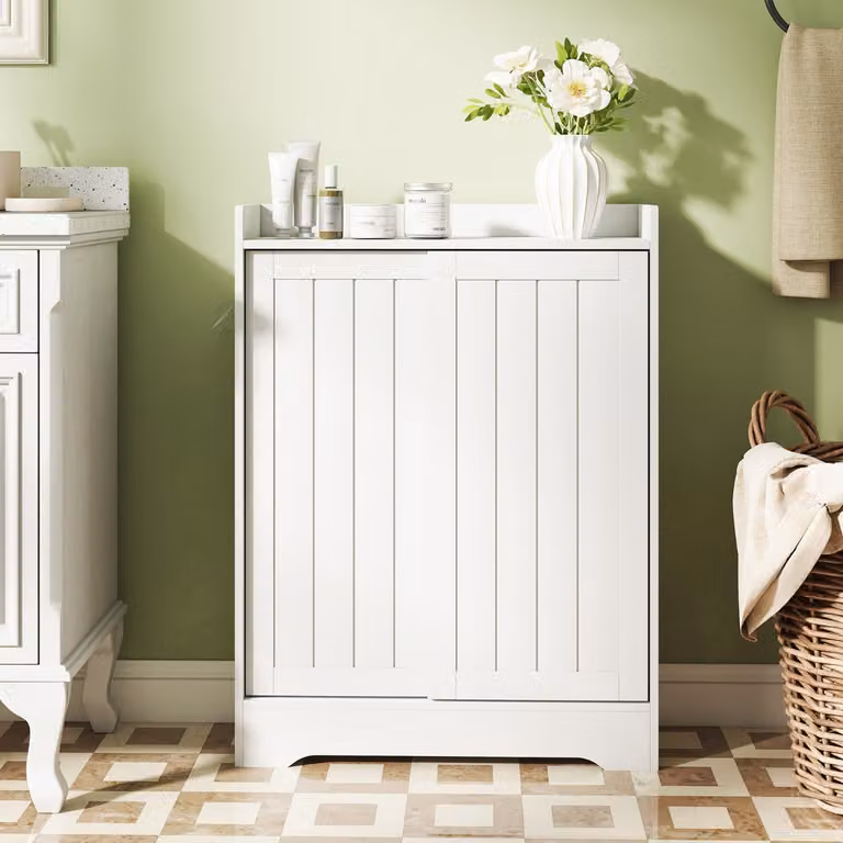 Armadio da bagno stretto Costway bianco con ripiani regolabili e porta carta igienica per spazi ridotti