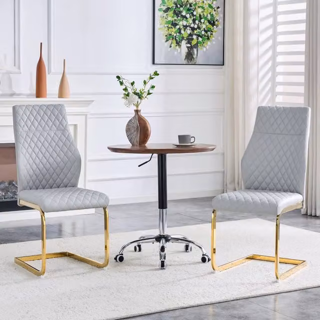 Set di 2 sedie da sala da pranzo OKWISH moderne con schienale alto, imbottitura in ecopelle grigia e struttura in metallo dorato lucido