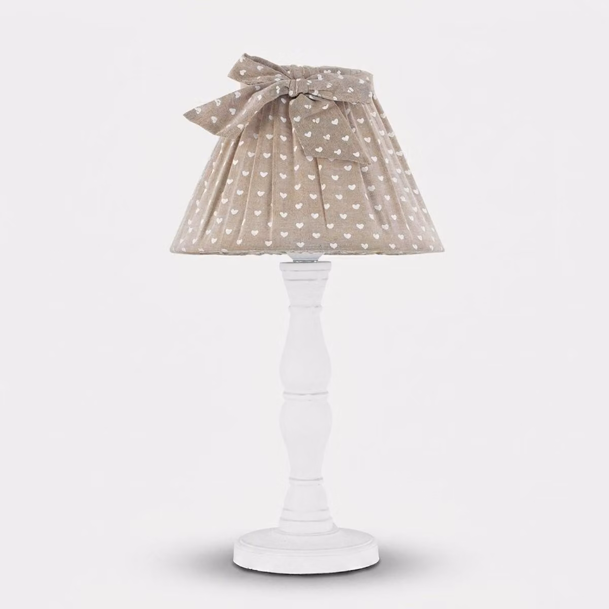 Lampada da tavolo SWEET, realizzata in legno bianco con paralume in tessuto