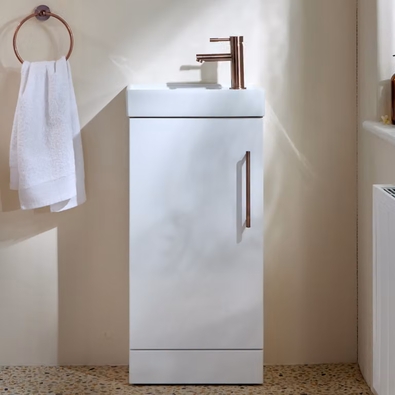 Mobile Bagno a Terra Bianco da 400mm con Lavabo e Maniglia con Barra a T in Bronzo Spazzolato - Cluo