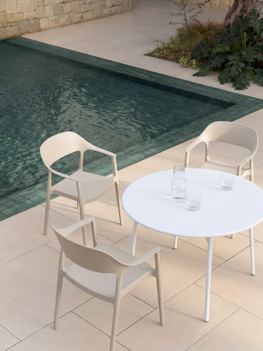Sedia da giardino moderna beige Kenay Home in plastica opaca – 2