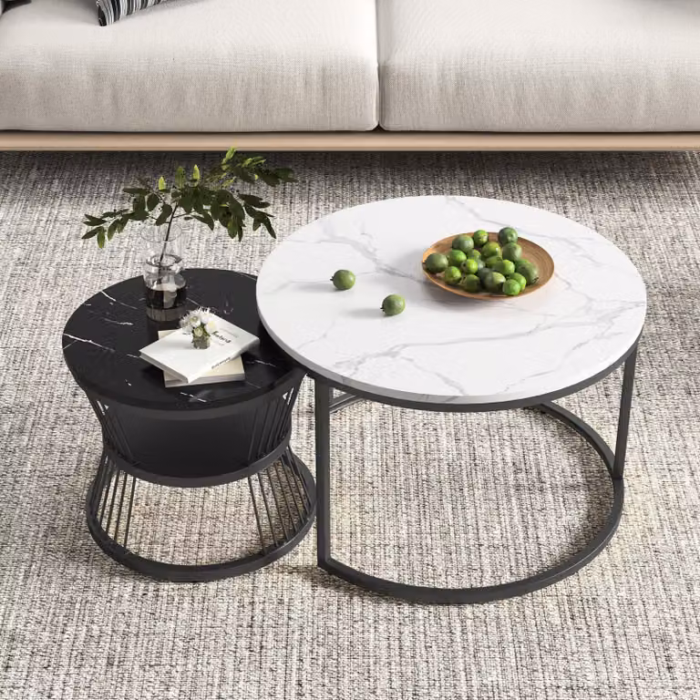 Set di 2 tavolini rotondi - Struttura in acciaio con piano in marmo bianco - Dimensioni: 70x70x45,5 cm e 45x45x40 cm