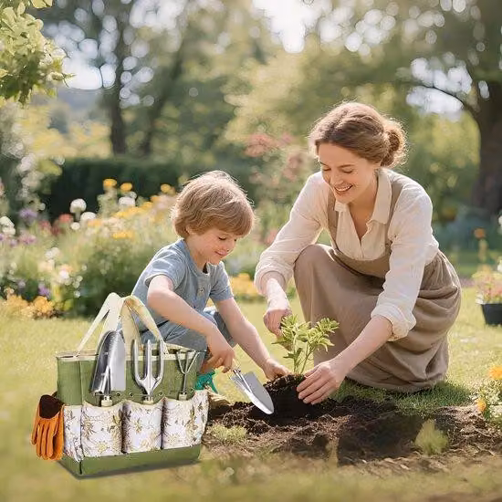 Set di 9 utensili da giardino in acciaio inossidabile Unyqoos®, completo di borsa portaoggetti e guanti: annaffiatoio regolabile, paletta da giardino con indicatore di profondità, forbici da giardino, manici in legno, motivo floreale