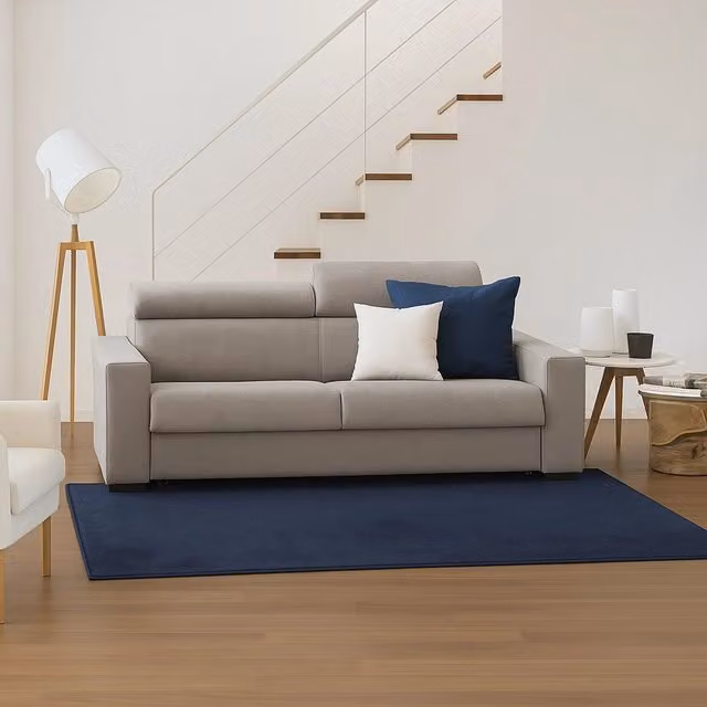Divano a 3 posti Matrice di Talamo Italia in tessuto con poggiatesta regolabili e braccioli standard, Tortora, L: 220 cm, H: 85 cm, P: 95 cm – 1