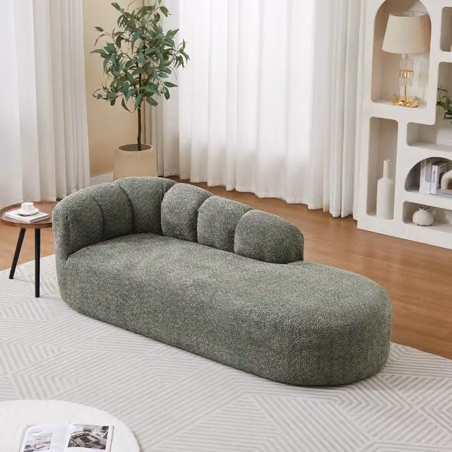 Chaise longue in tessuto chenille verde; schienale ondulato; senza braccioli; stile organico