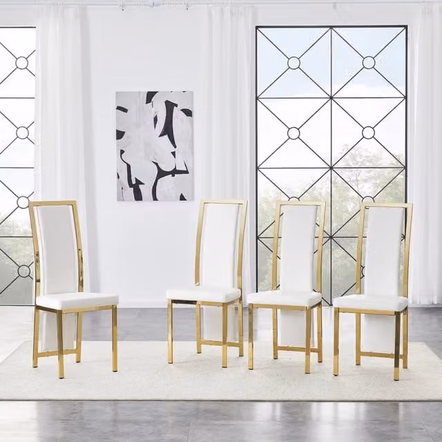 Set di 4 sedie da pranzo MIVRAY in similpelle bianca con struttura in metallo dorato e schienale alto