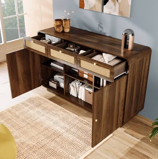 Credenza 120 cm in effetto noce con 3 cassetti; ante e ripiani regolabili