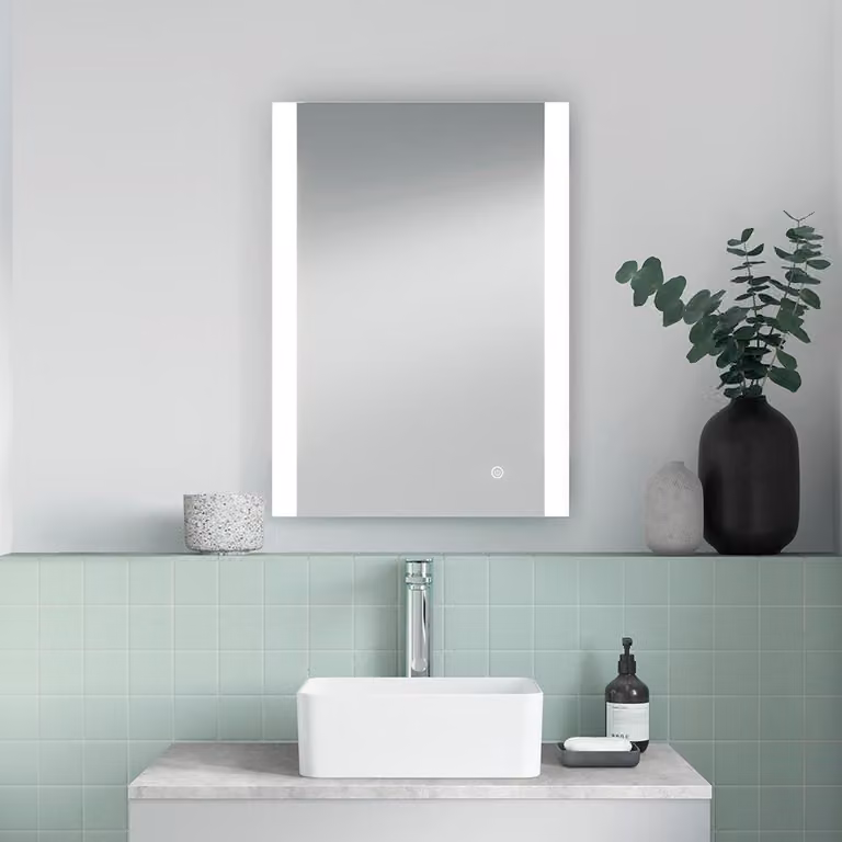 Specchio per Ambienti Interni con Illuminazione a LED 21W e Antiappannamento- 500mm x 700mm
