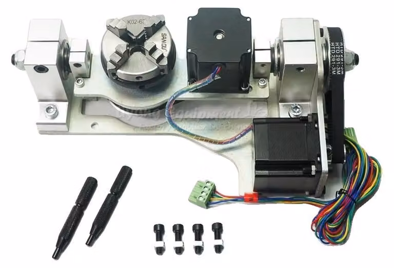 Fresatrice CNC, riduttore per il quarto asse con rapporto 4:1, riduttore per il quinto asse con rapporto 5:1, massima escursione 40 mm / 70 mm, altezza del centro del quarto asse 55 mm, peso 6 kg