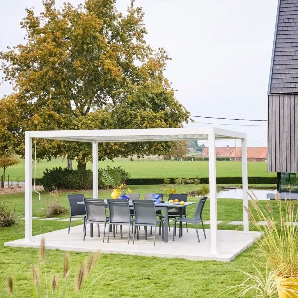 Pergola bioclimatica Sweeek in alluminio e acciaio zincato bianca con lamelle orientabili e montaggio a pavimento – 2