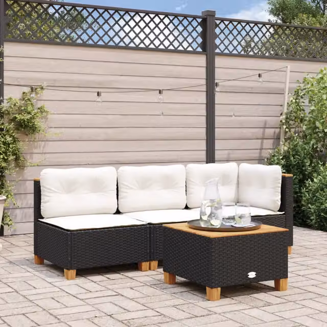Divano da giardino a L Design Mania in polyrattan nero con cuscini bianchi e struttura in legno di acacia, L/P/H: 190.5 x 163.5 x 63.5 cm – 1