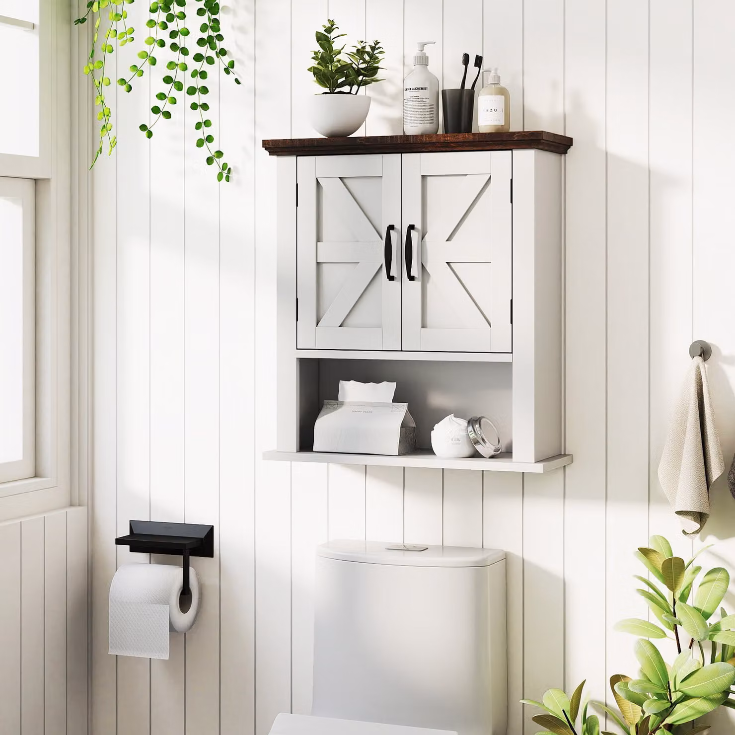 Armadietto da parete Costway in stile rustico con ante a battente e ripiano aperto, bianco, ideale per bagno, cucina, soggiorno o ingresso