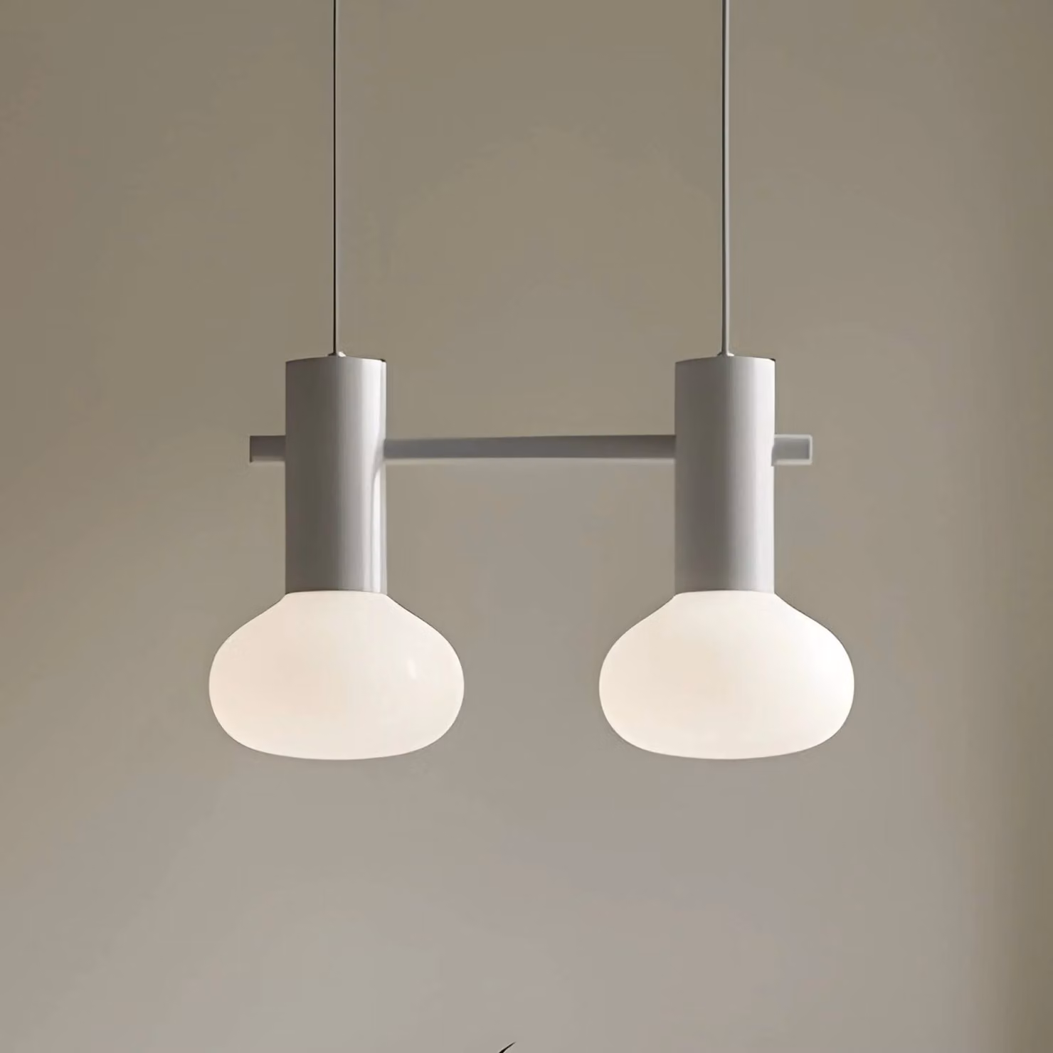 Lampada a sospensione in vetro Flo ALDEX, dimmerabile, Alluminio / Grigio / Zincato, Soggiorno / Sala da pranzo, Metallo, Design, Lampada a sospensione