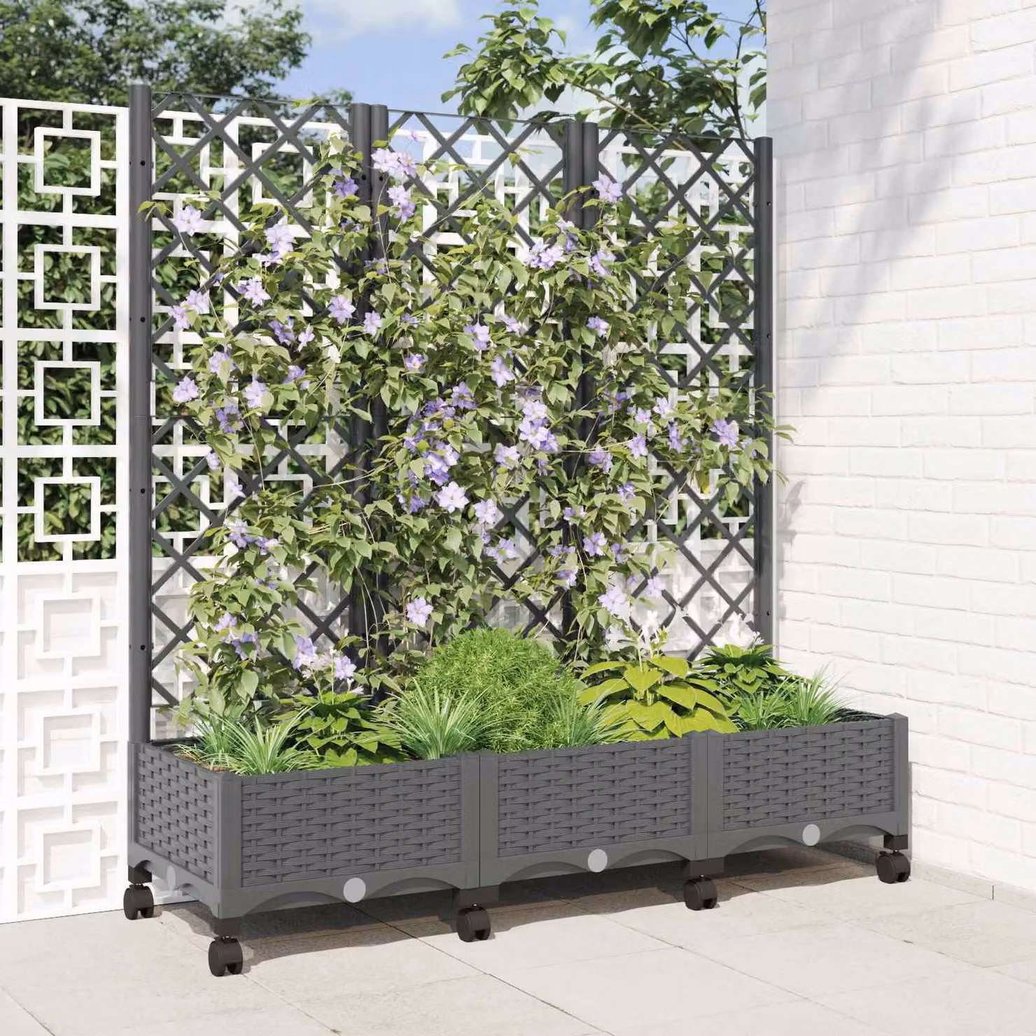 vidaXL Vaso da giardino con grigliato e ruote Grigio Chiaro in plastica L: 120 cm, P: 40 cm, H: 131,5 cm