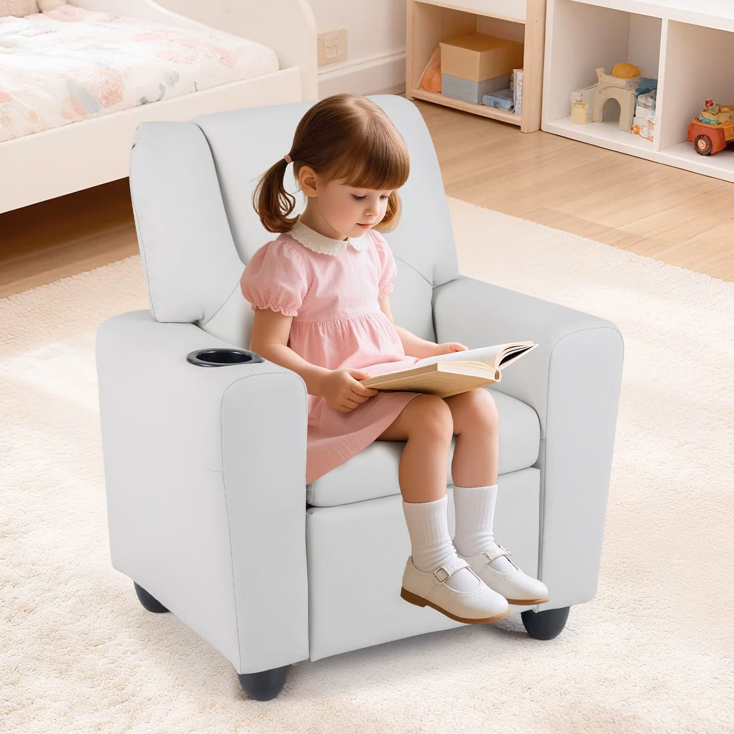 Poltrona reclinabile per bambini Costway in pelle artificiale con schienale regolabile, poggiapiedi e porta bicchiere, disponibile in beige o bianco