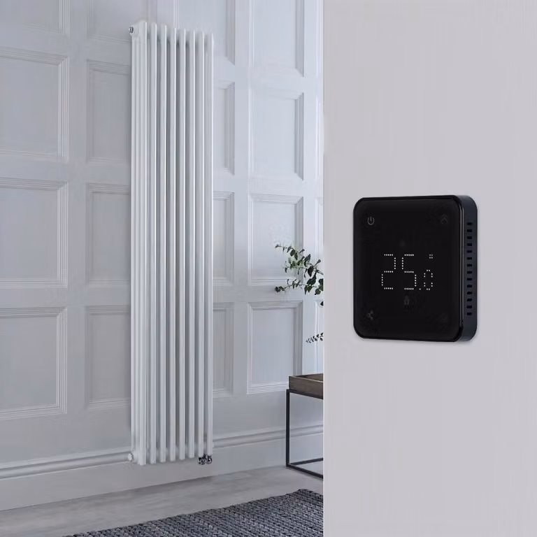Radiatore Elettrico di Design Verticale Triplo Regent Bianco con Termostato Wifi Retroilluminato Nero H: 180 cm, L: 38 cm