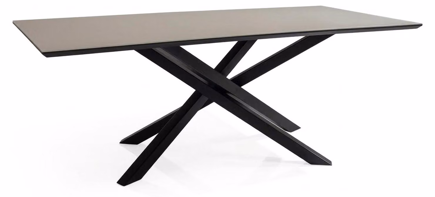 Elegante tavolo da pranzo in legno massiccio per la tua sala da pranzo di classe
