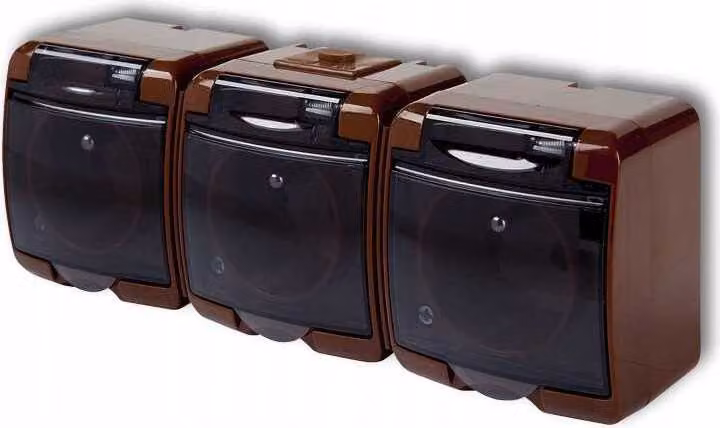 Prese multiple da parete, modello JUNIOR, con/senza protezione antincendio, colore marrone, grado di protezione IP54, modello 4GHE-3d
