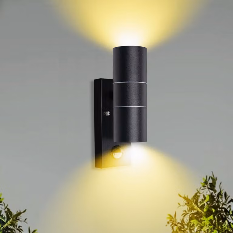 Lampada da parete esterna con sensore PIR, grado di protezione IP44, colore nero, 2 attacchi GU10 per lampadine LED